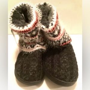 NWT Women Mul Luks Multicolor Ankle Booties with a faux fur lining